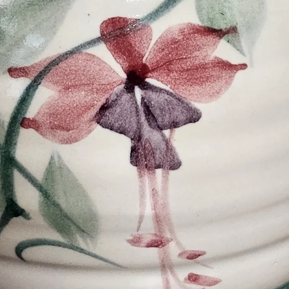 VINTAGE HANDMADE VASE Floral American Artisan Pottery Olde Towne BLEEDING HEART. - Picture 7 of 8
